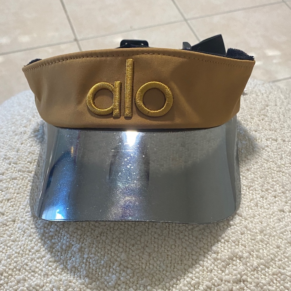 Alo Mirrored Visor in Mustard Yellow